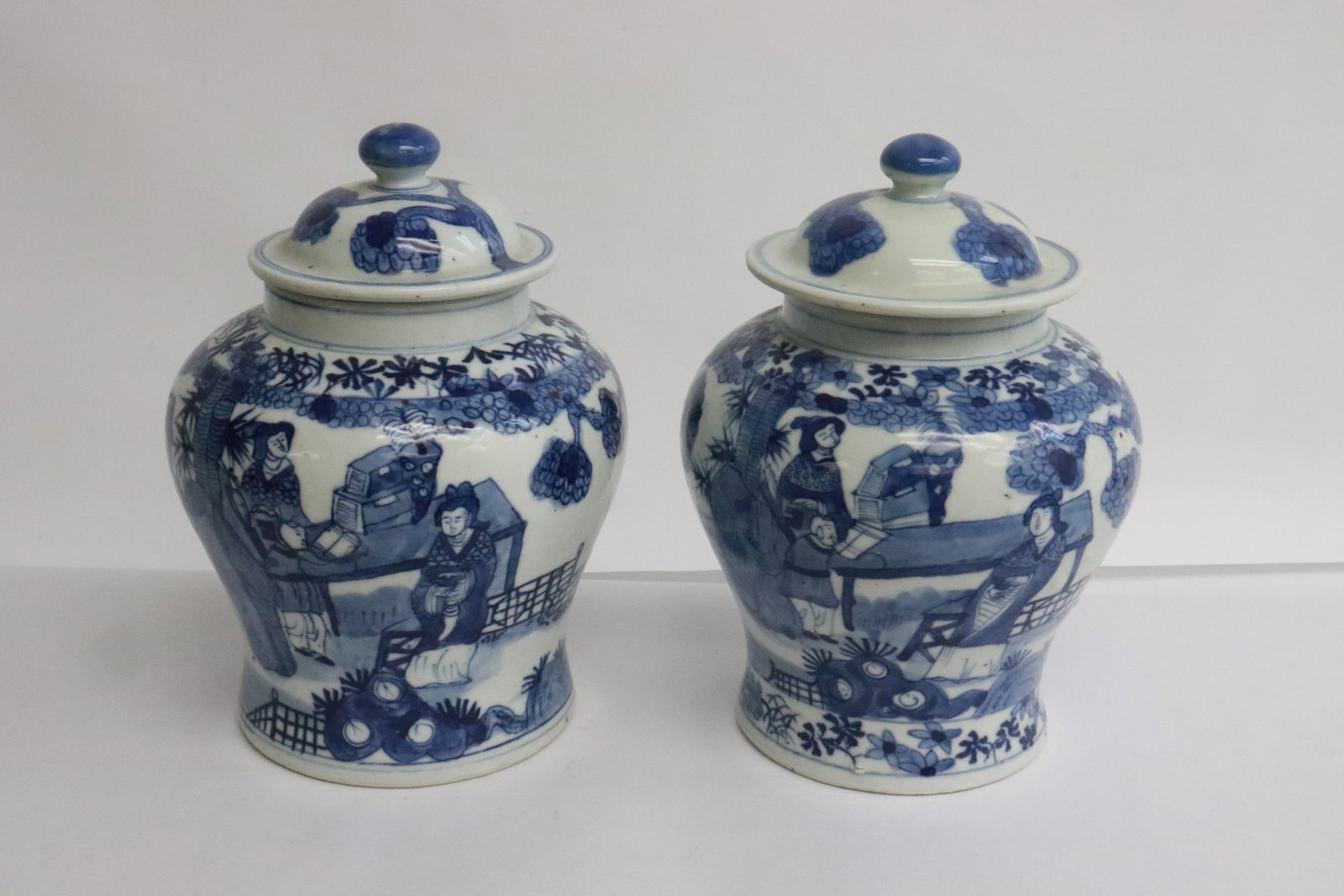 Pair Chinese blue and white covered jars: Pair Chinese blue and white covered jars, 7.2"x5.2"dia ea