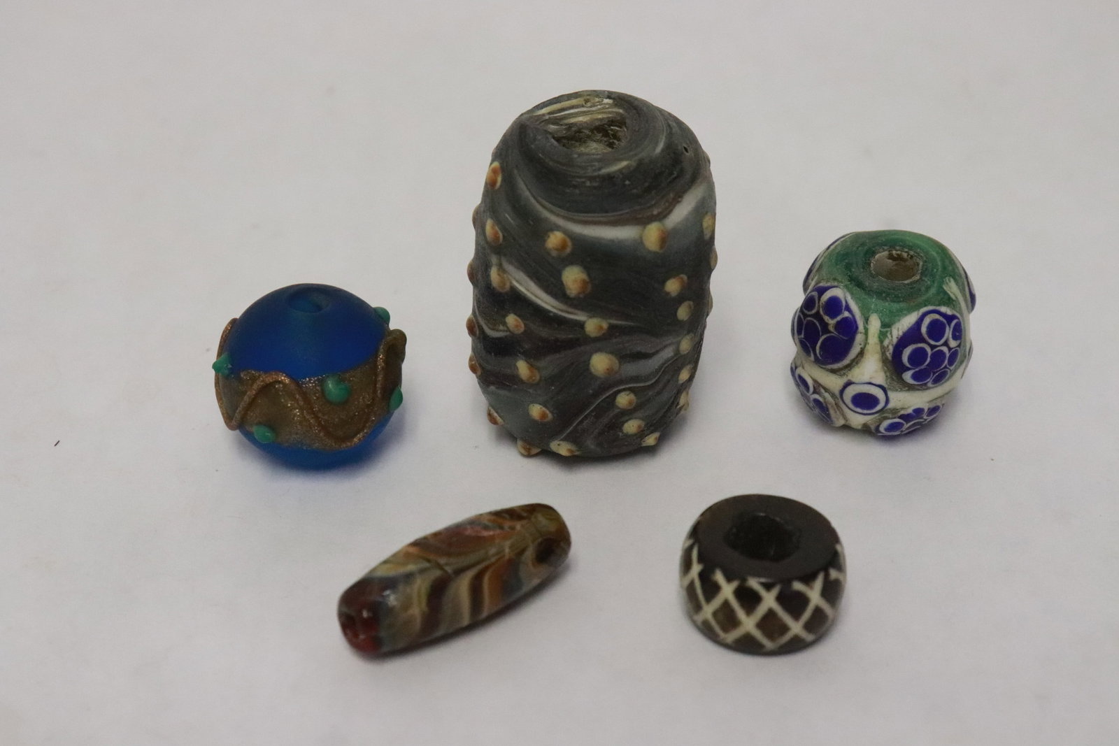 Chinese beads: Chinese beads (0.4"x0.7"dia - 1.7"x1.1"dia); including 3 rare vintage dragonfly eye beads