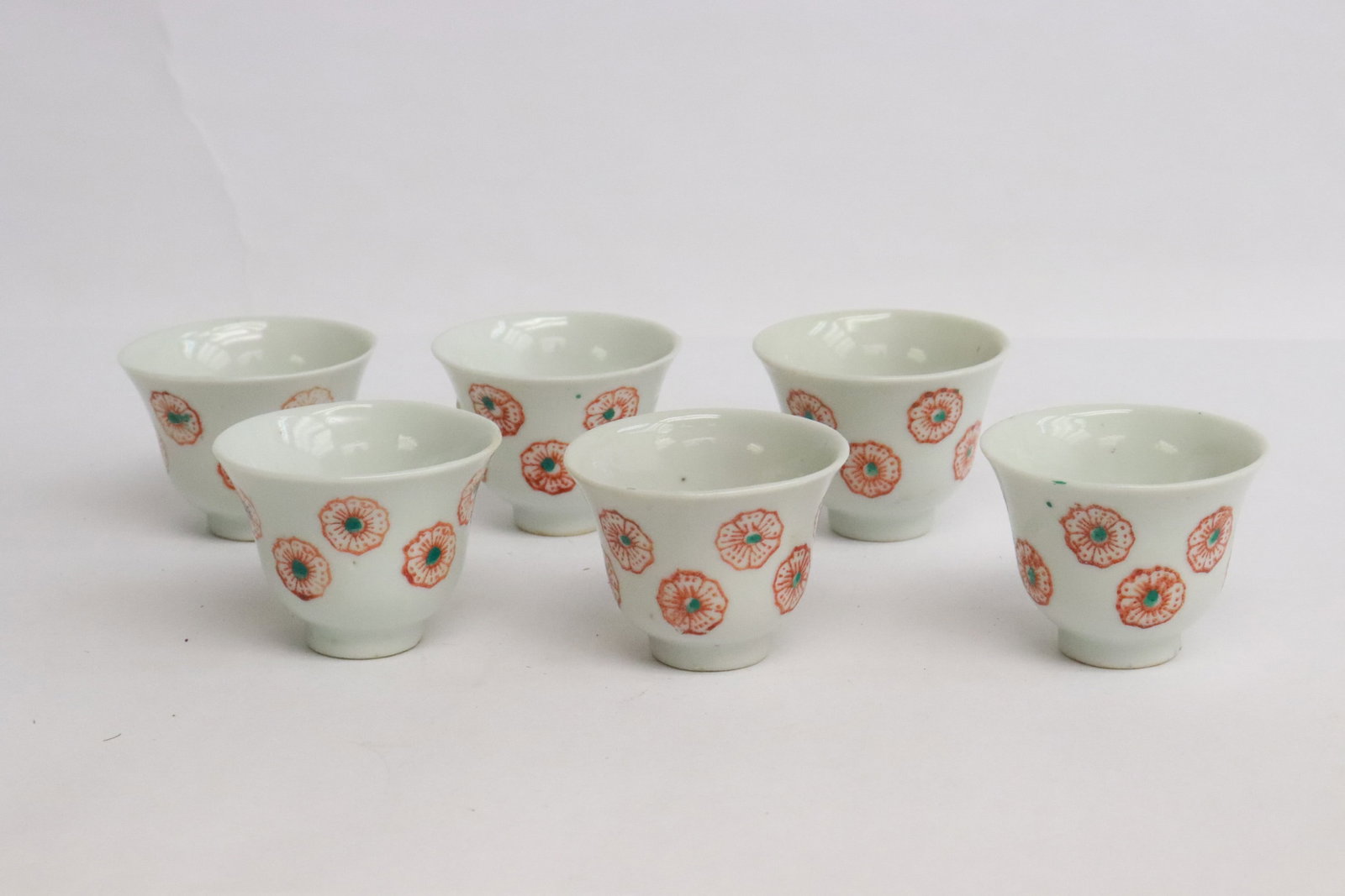 6 Chinese vintage wucai porcelain wine cups (1 of 5)