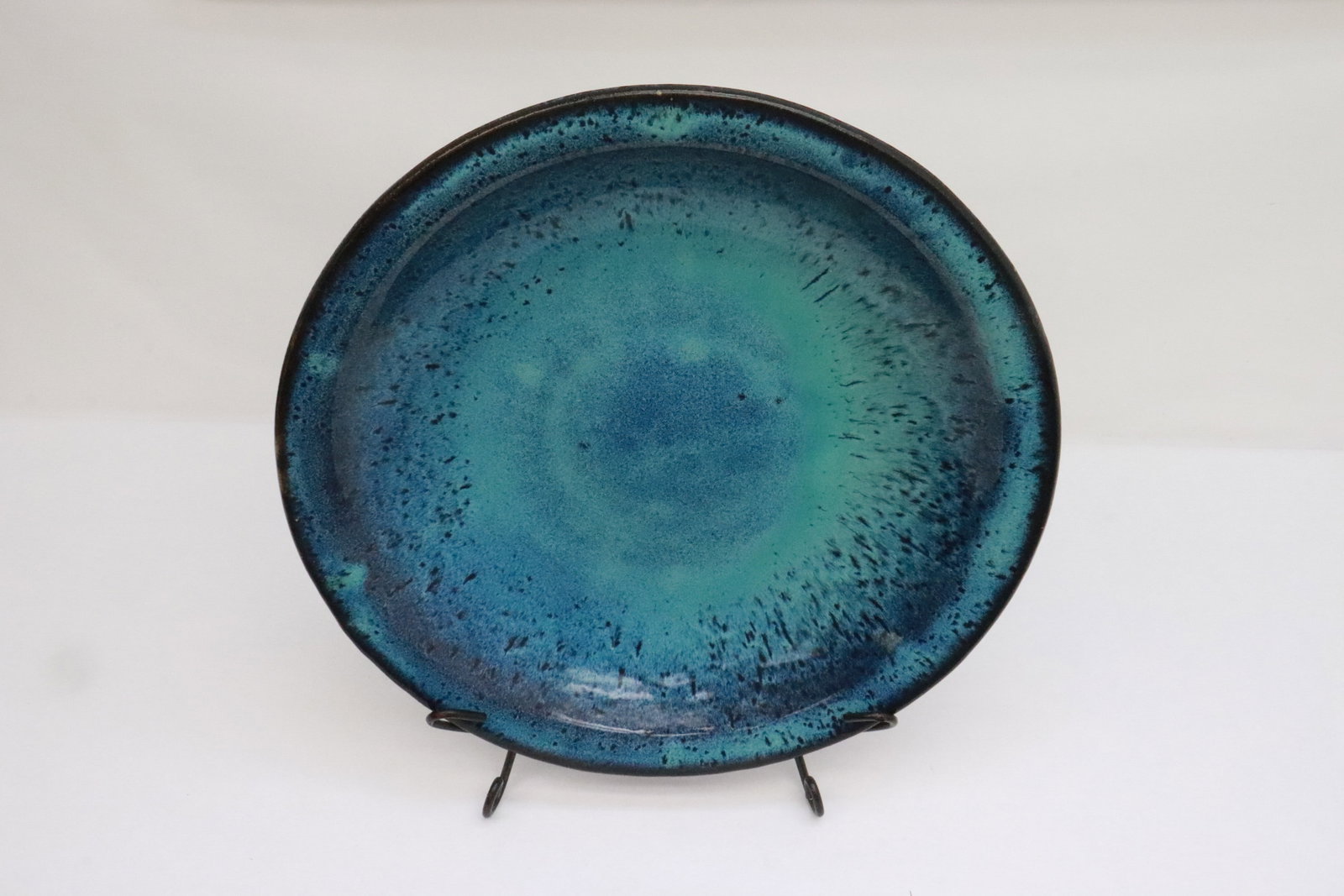 Massive Chinese blue on blue charger: Massive Chinese blue on blue charger, 2.9"x20.15"dia