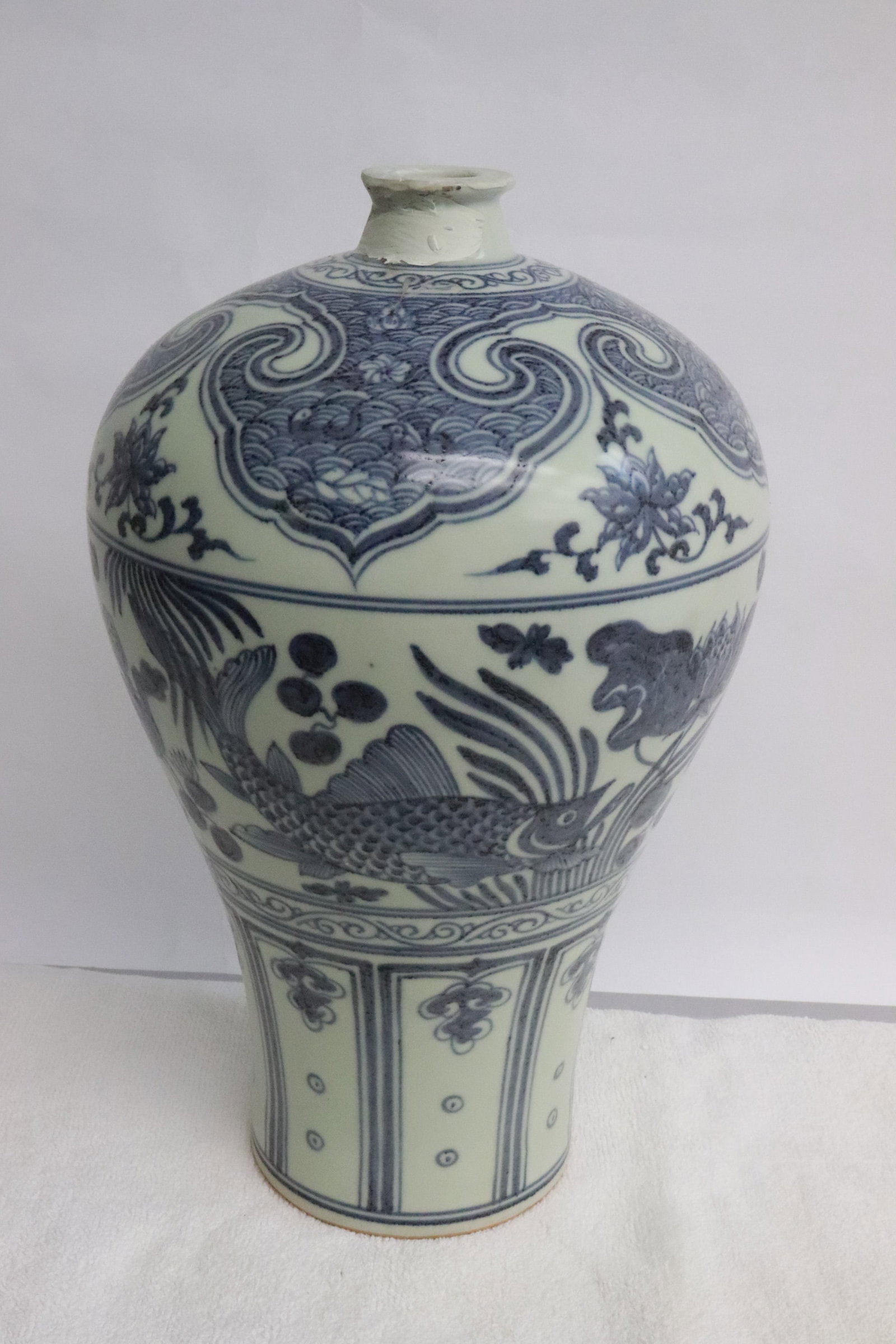 Chinese blue and white meiping: Chinese blue and white meiping, 11.8"x7.5"dia