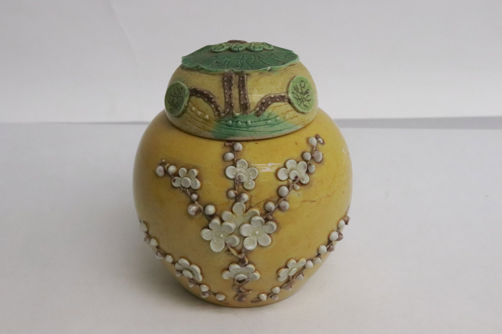 Chinese fahua style covered jar (1 of 4)