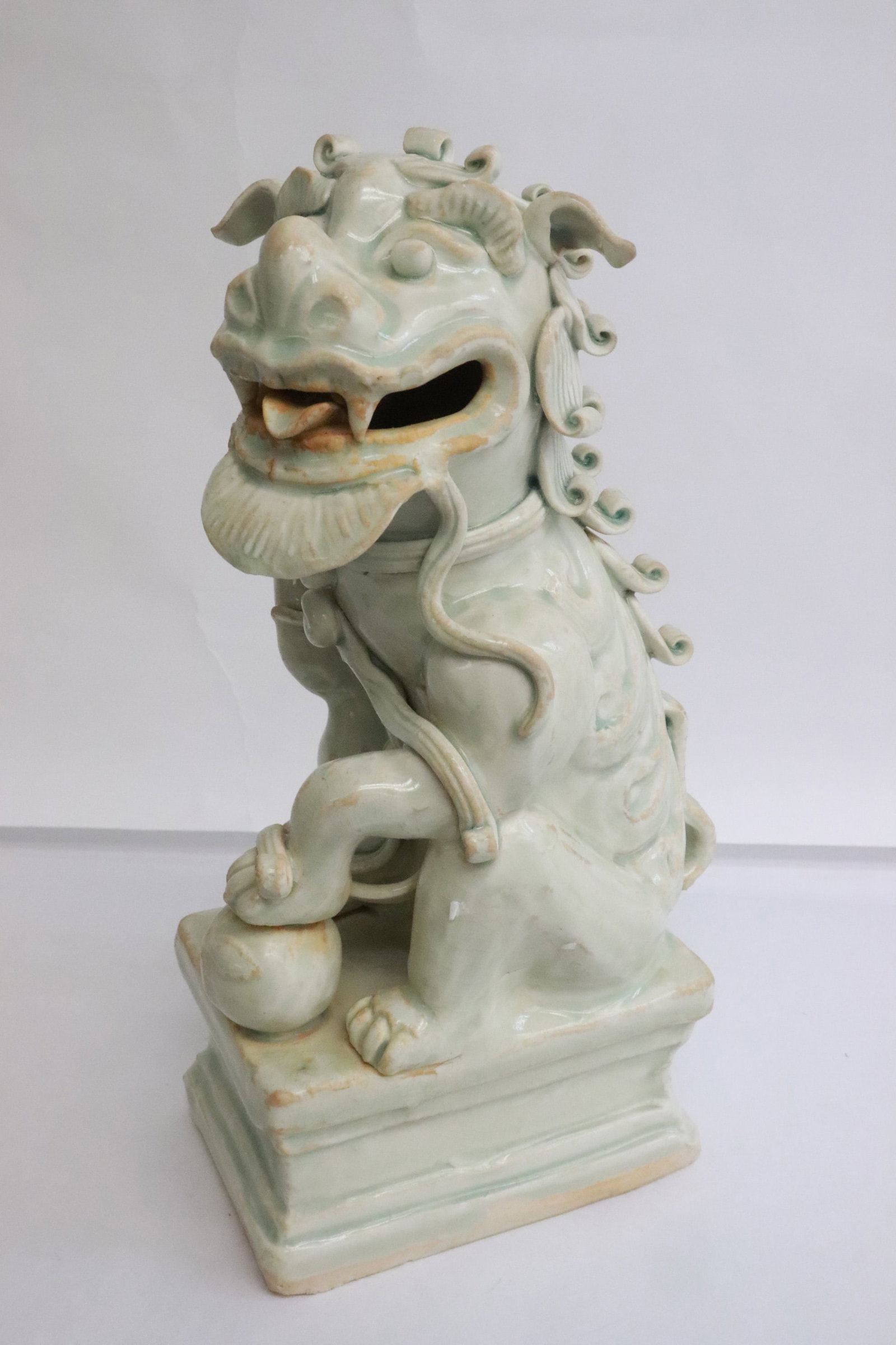 Chinese vintage celadon porcelain fulion: Chinese vintage celadon porcelain fulion, 10.3"H