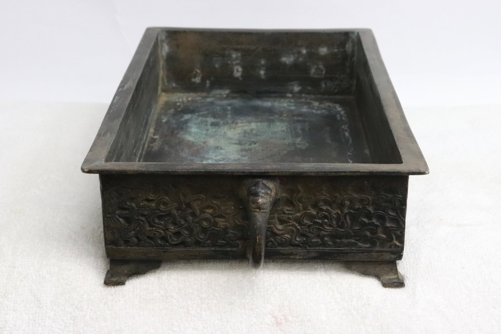 Antique Chinese bronze rectangular planter - 4