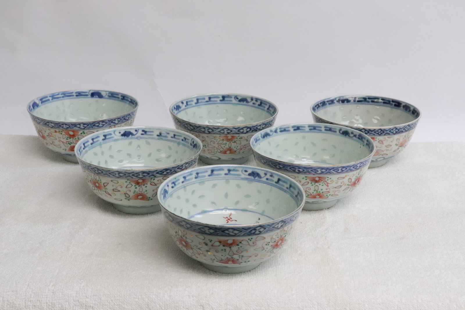 6 Chinese famille rose porcelain bowls: 6 Chinese famille rose porcelain bowls, 2.3"x4.5"dia ea