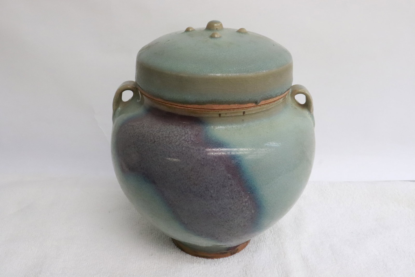 A Song style porcelain covered jar (1 of 6)