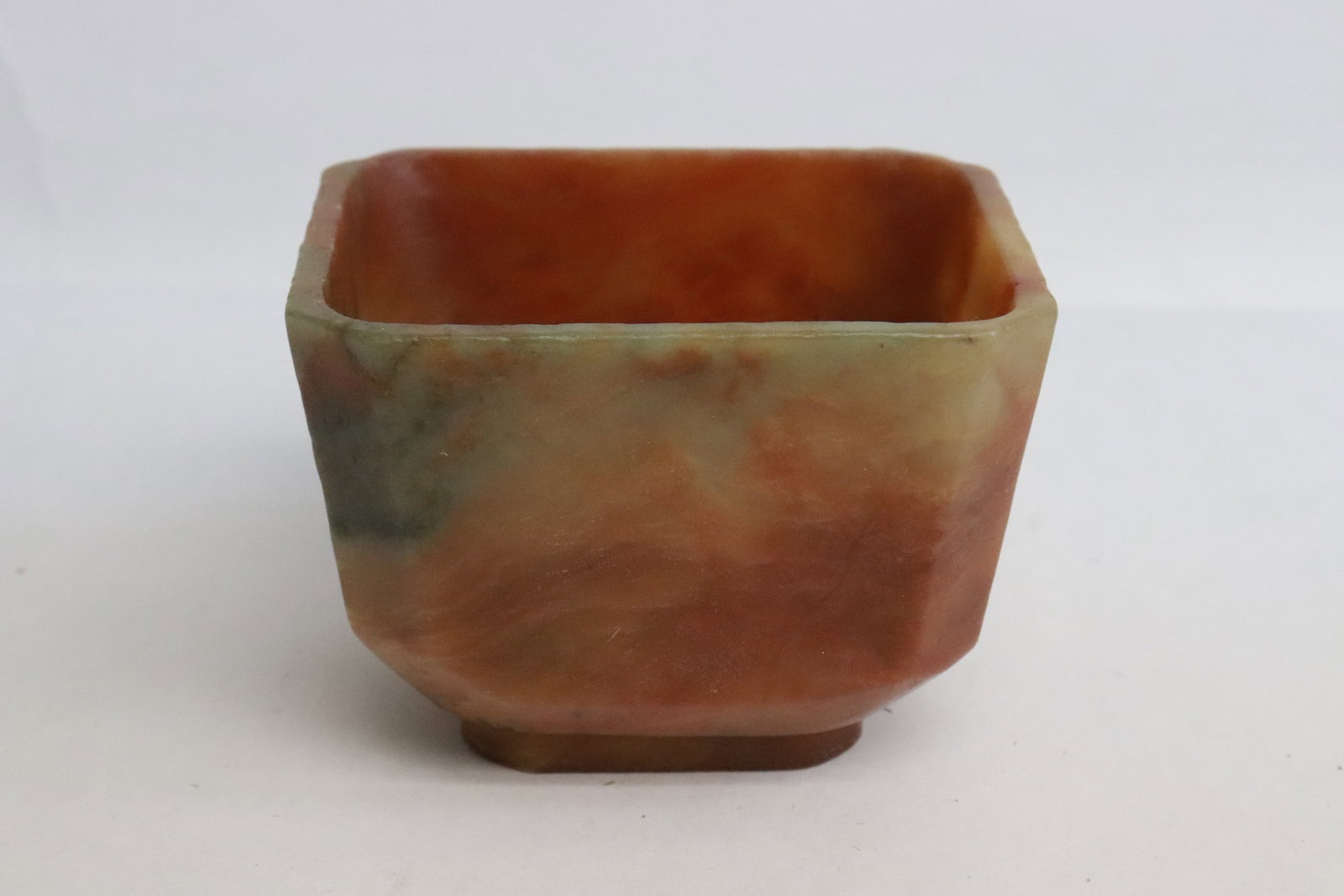 An agate carved cup: An agate carved cup, 2.3"x3.15"x2.65"