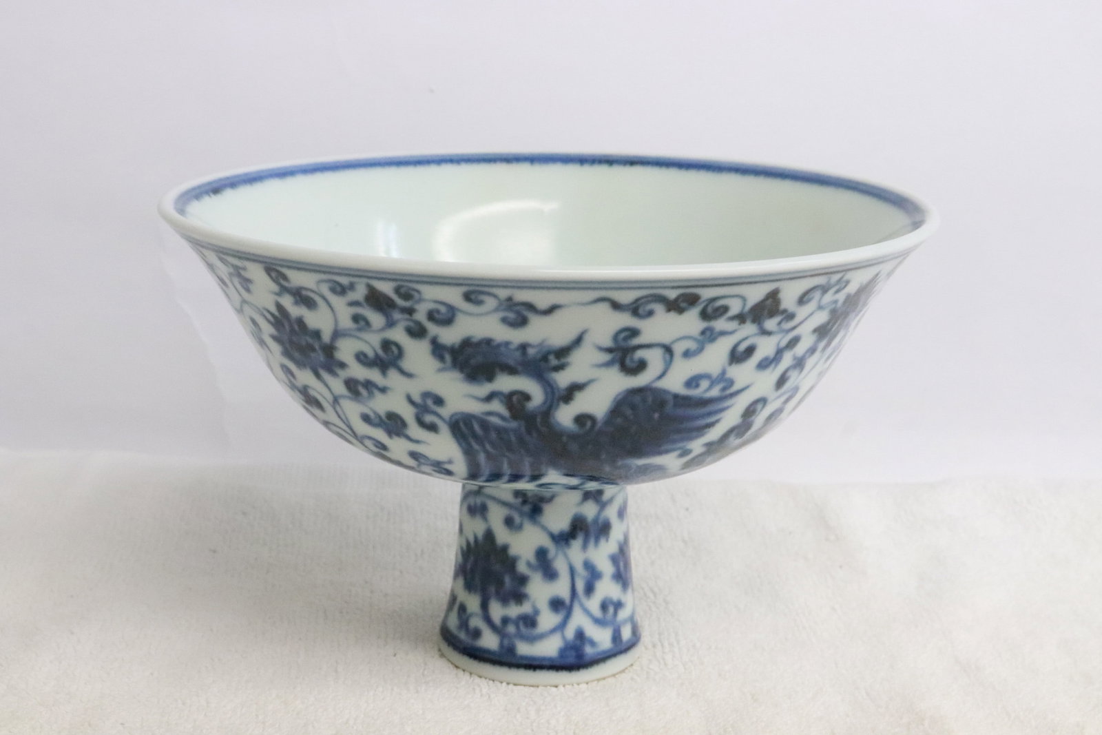 Chinese blue and white porcelain stem bowl: Fine Chinese blue and white porcelain stem bowl, 4.35"x6.7"dia
