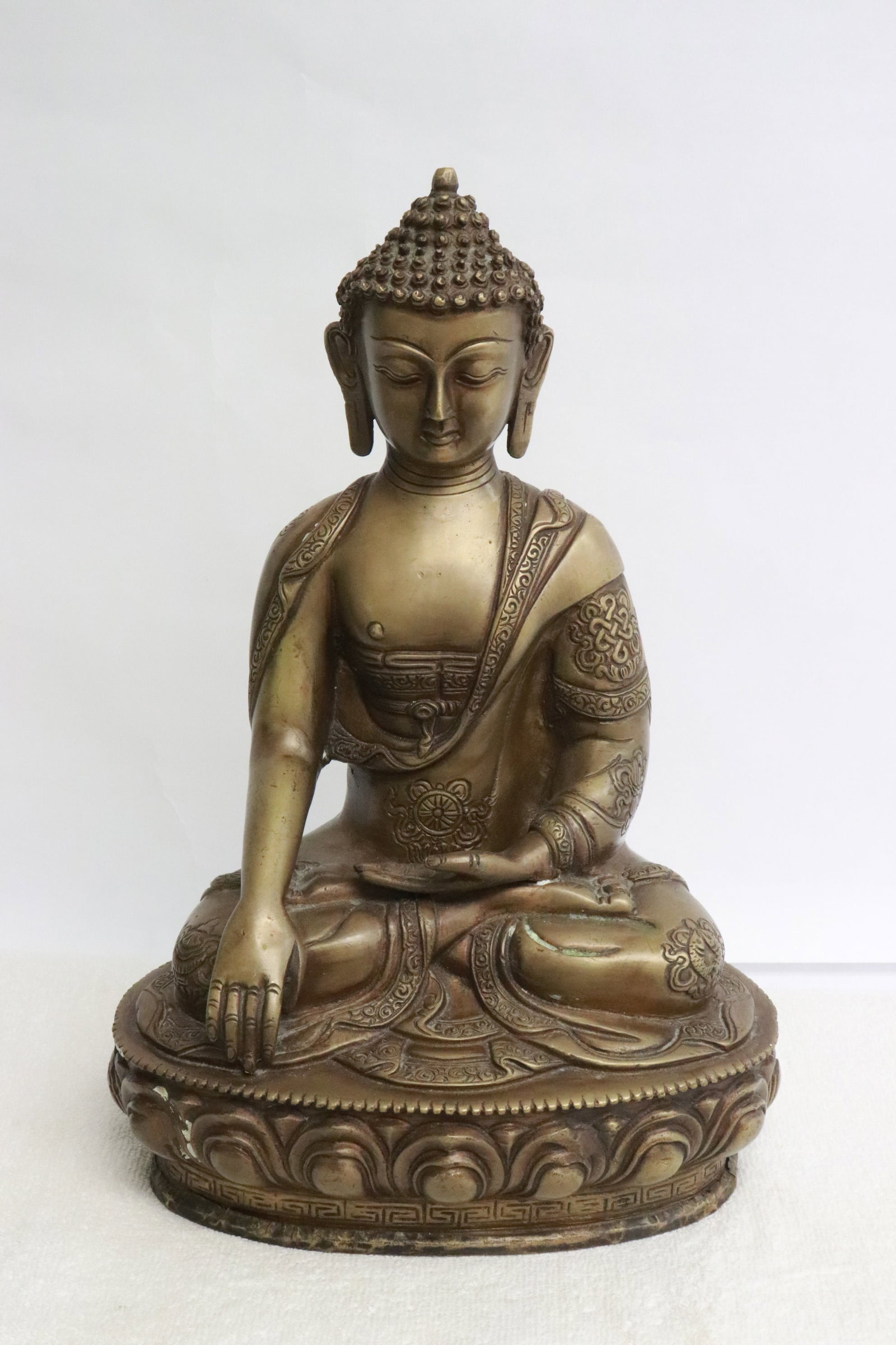 Fine Chinese vintage bronze sculpture of deity: Fine Chinese vintage bronze sculpture of deity, 12.6"H