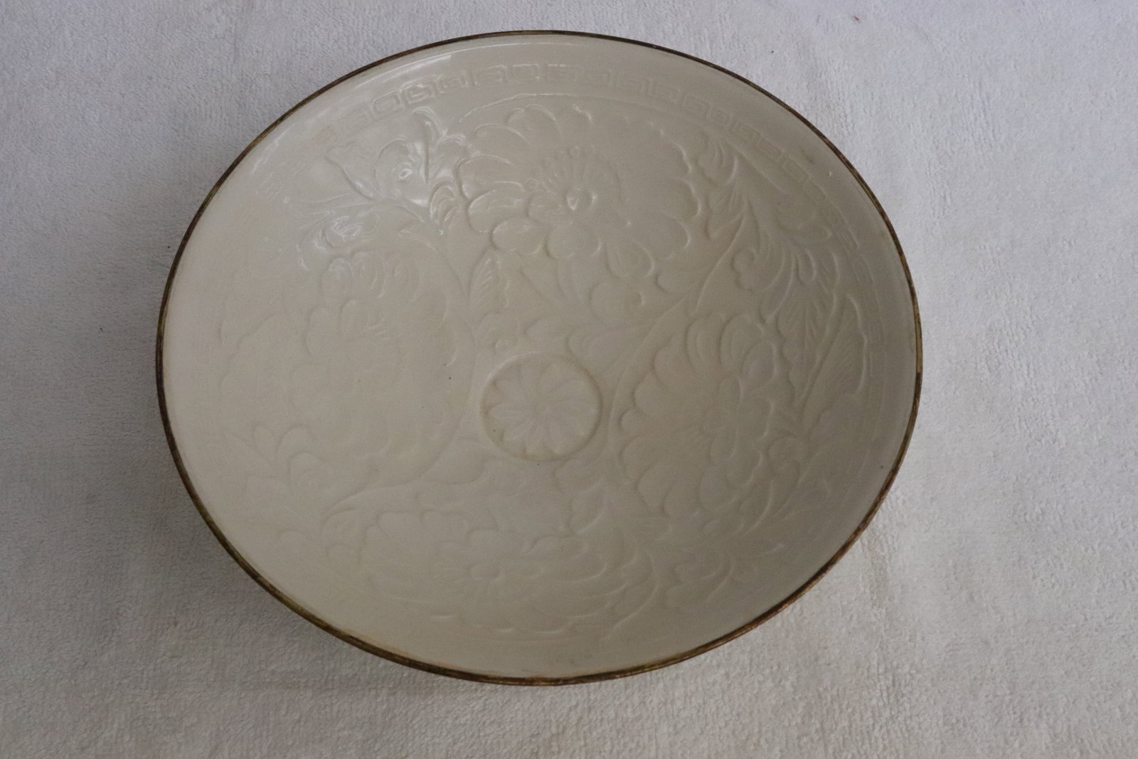 A Song style white glazed porcelain bowl: A Song style white glazed porcelain bowl, 2.65"x8.2"dia