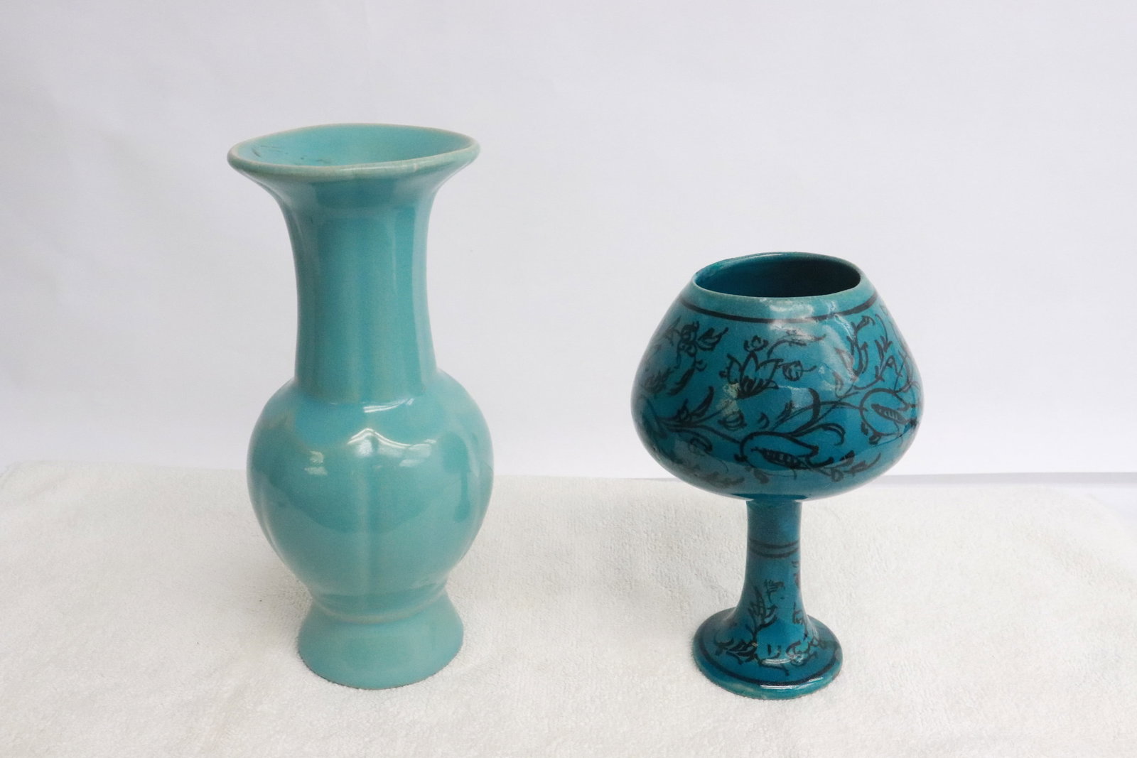 2 Chinese blue glazed porcelain vases: 2 Chinese blue glazed porcelain vases, 6.6"x4.35"dia, 8.35"x3.85"dia