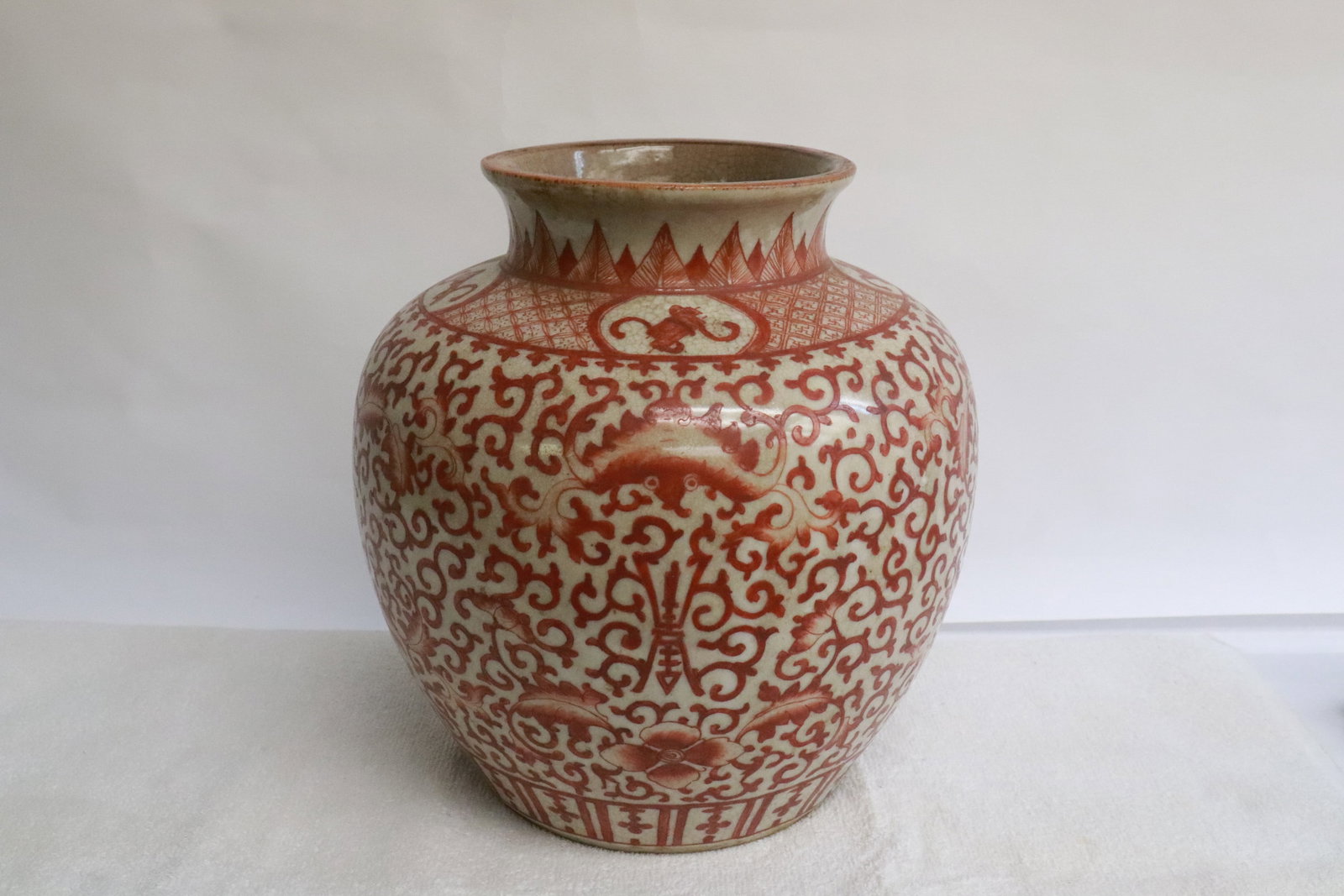 Chinese red and white porcelain jar (1 of 7)