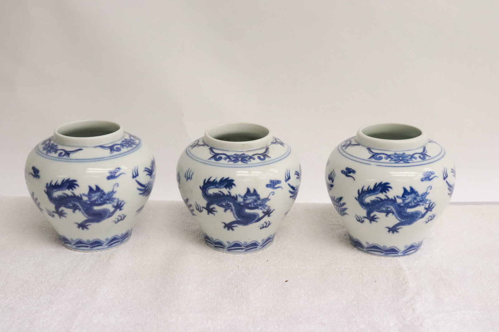 3 Chinese small blue and white porcelain jars: 3 Chinese small blue and white porcelain jars, 3.6"x3.8"dia ea