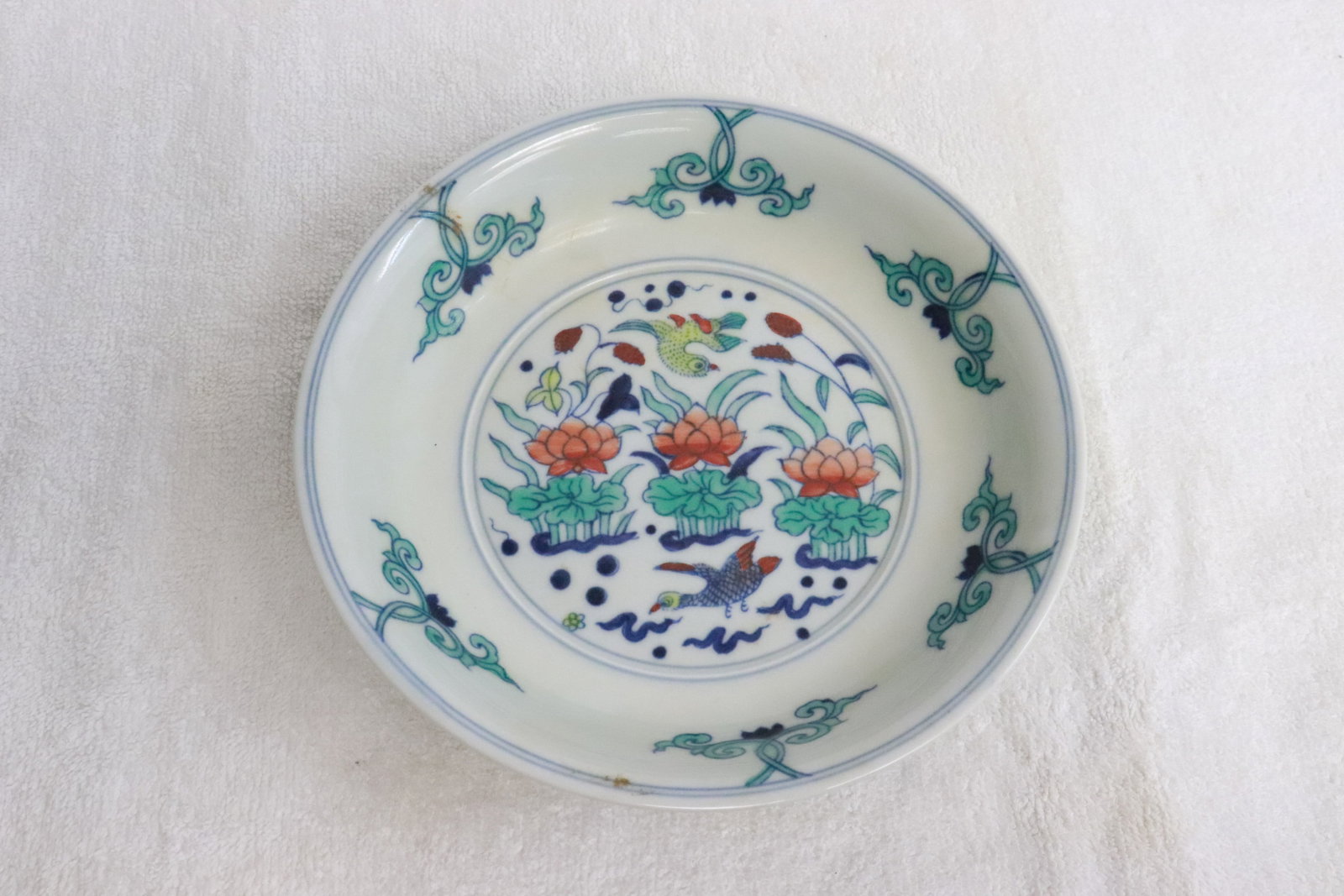 A wucai porcelain plate: A wucai porcelain plate, 1.6"x6.6"dia