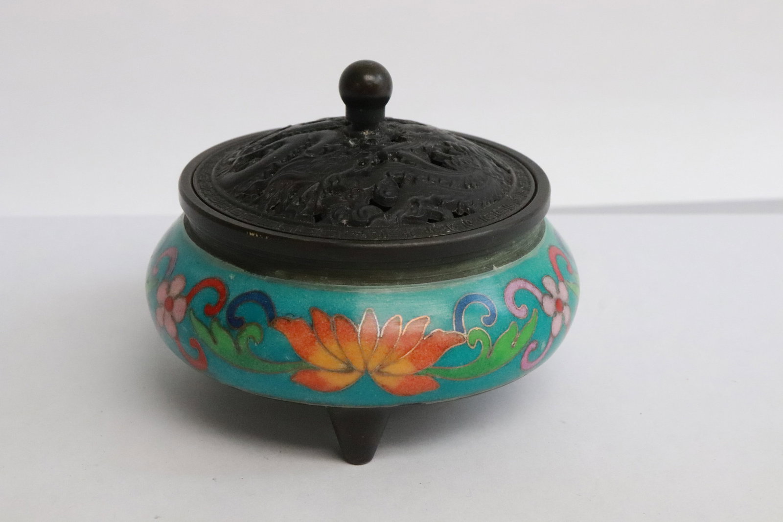 A bronze based cloisonne censer: A bronze based cloisonne censer, 3"x3.8"dia