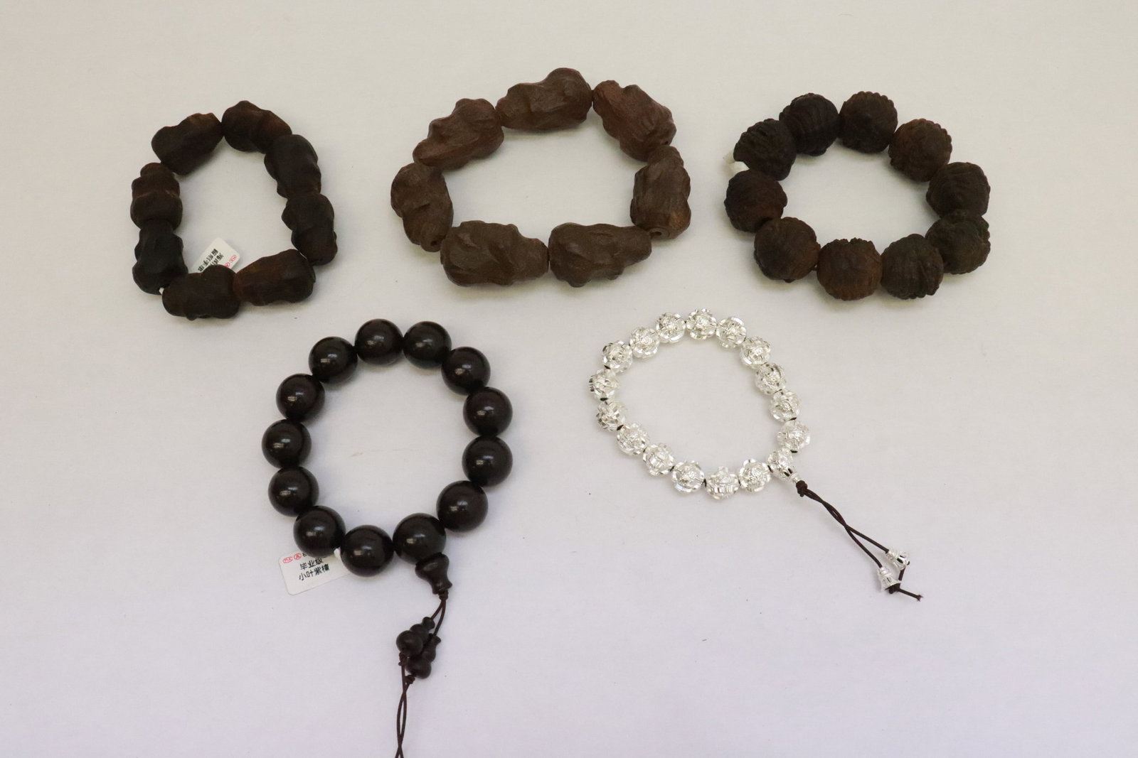 5 bracelets: 5 bracelets (beads:0.4"x0.4"dia - 1.6"x0.85"x0.9")