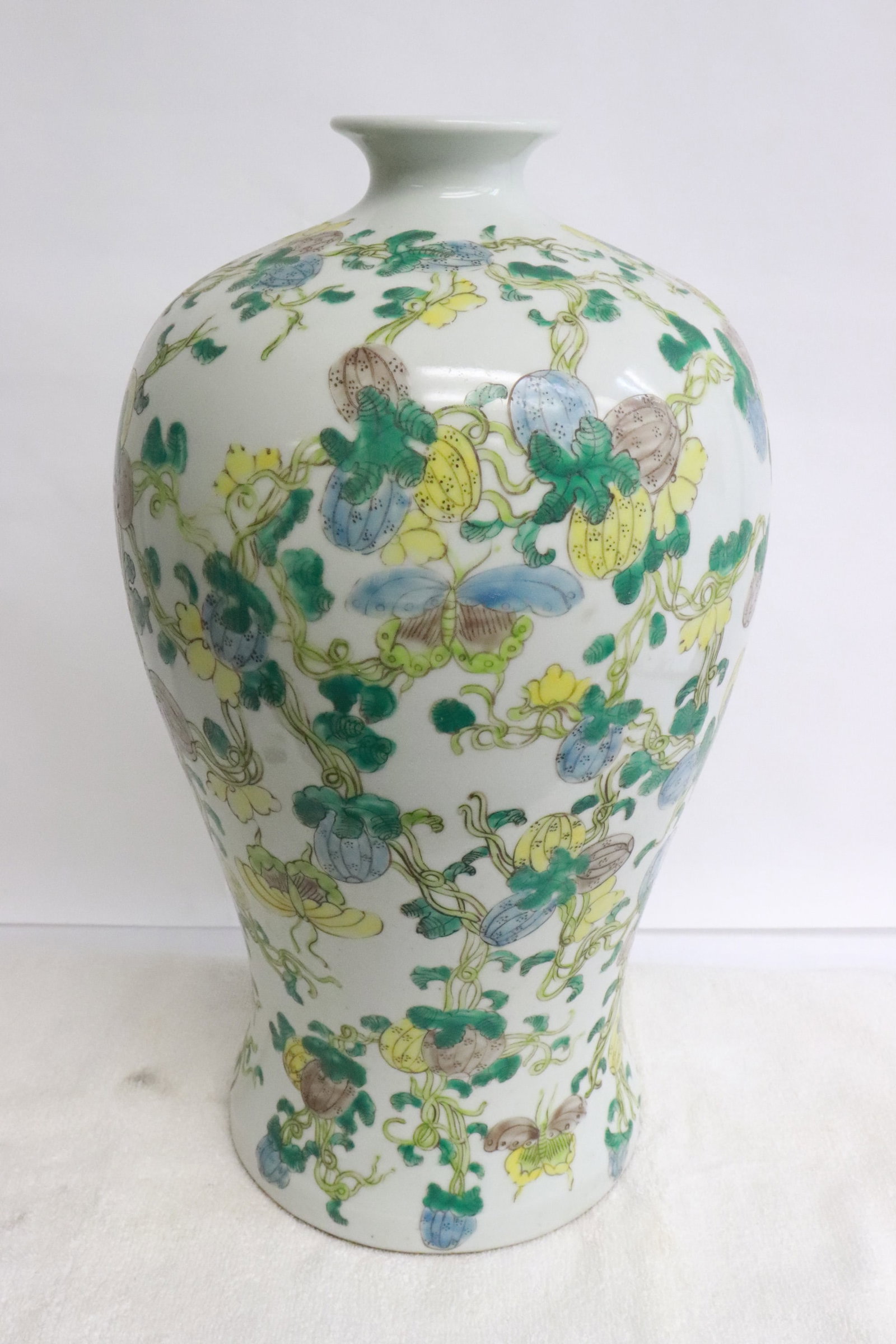 Fine Chinese famille rose meiping: Fine Chinese famille rose meiping, 15.1"x8.75"dia