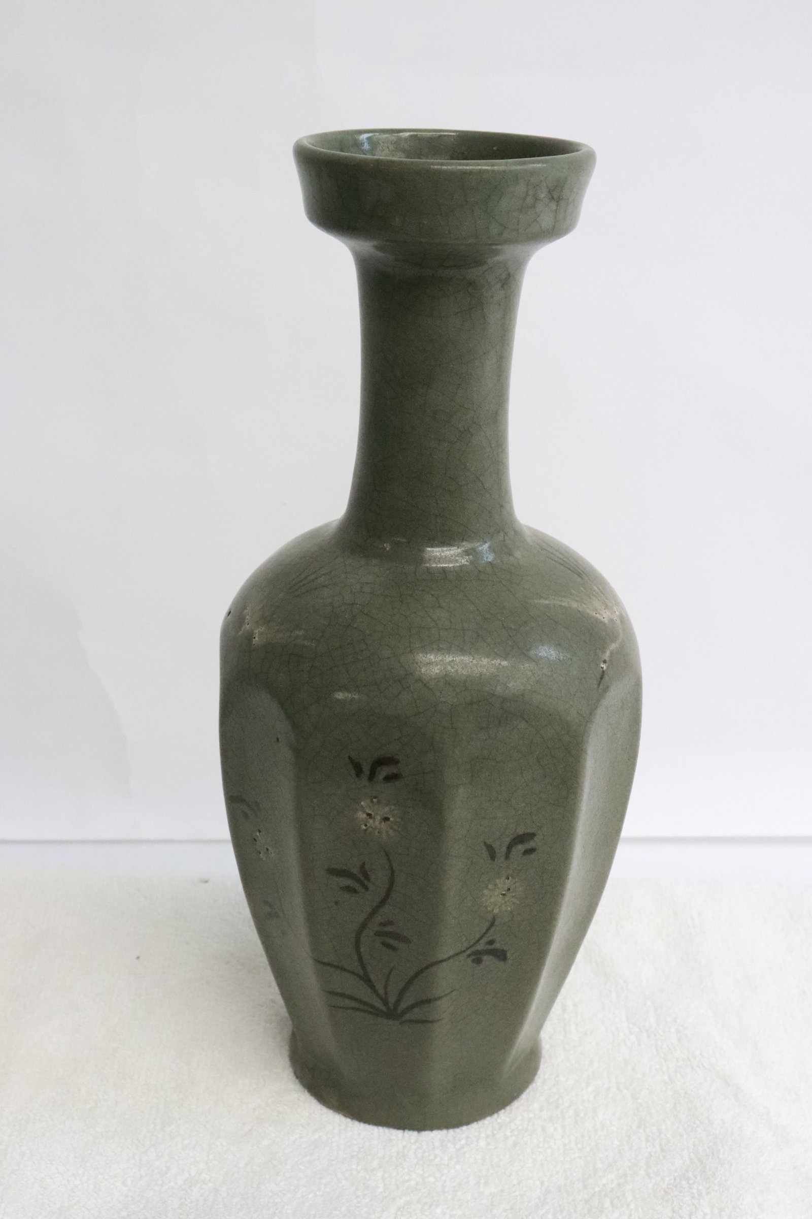 Korean celadon porcelain vase (1 of 7)