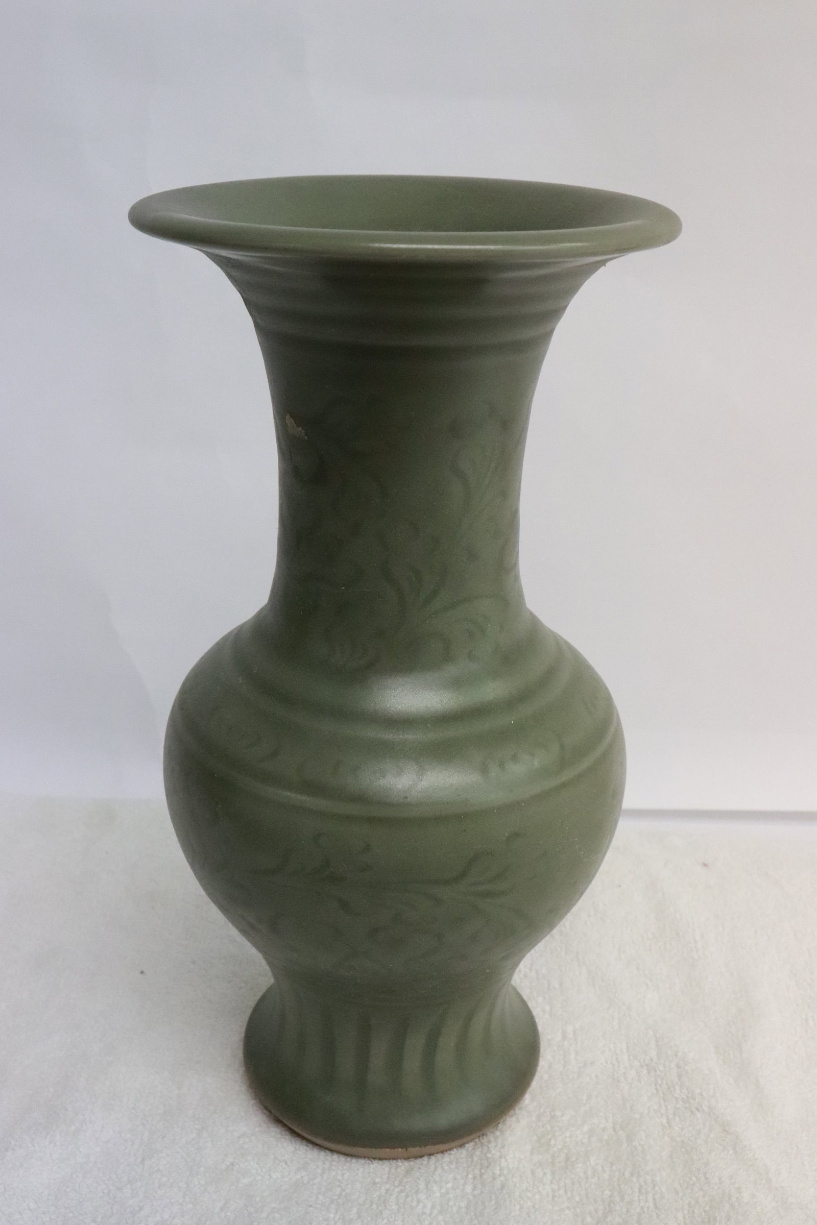 Chinese Song style celadon porcelain vase (1 of 8)