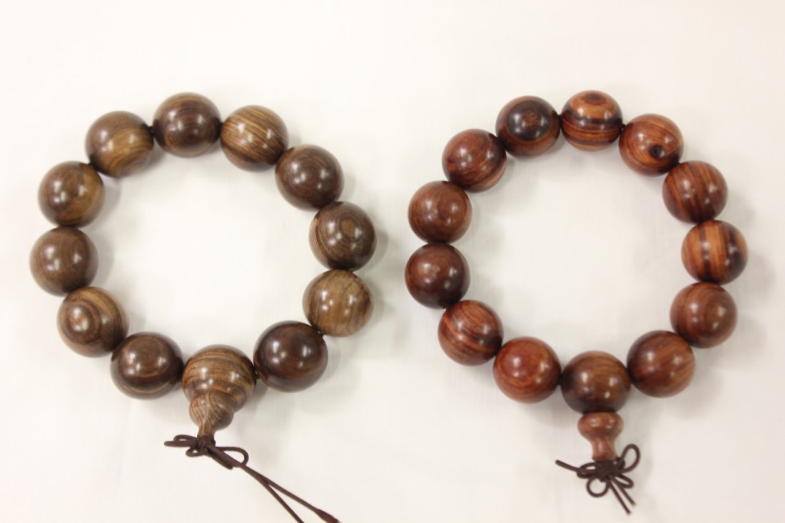 2 huanghuali bead bracelets: 2 huanghuali bead bracelets, 17mm diax15 beads, 17mm diax13 beads
