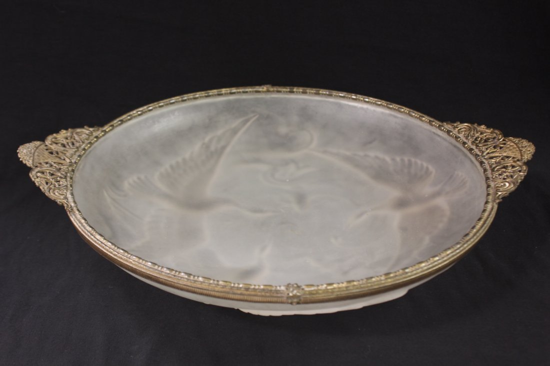 A fine frosty art glass round tray with ormolu: A fine frosty art glass round tray with ormolu, 3.4"Hx16.15"x13.6"