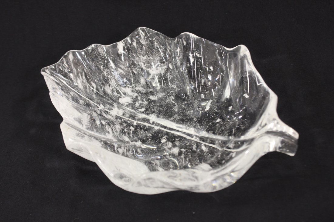 Chinese American artist Robert Kuo designed plate: A crystal/art glass leaf motif plate, designed by Chinese American artist Robert Kuo, 2.25"Hx10.2"x7.4"