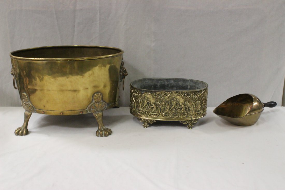 2 antique English coal tray and one shovel: 2 antique English coal tray (11"Hx18.25"x13.5", 6"Hx11.75"x6.7") and one shovel (4.5"Hx14"x5.4")