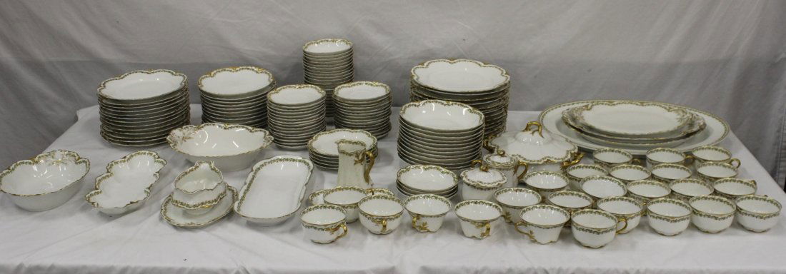 Approx. 140pc Haviland Limoge china set: Approx. 140pc Haviland Limoge china set in cloverleaf pattern