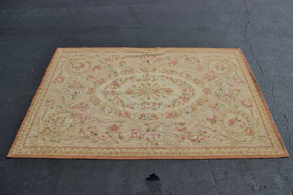 A fine Aubusson style hand made rugs: A fine Aubusson style hand made rugs, 71.5" X 47.5"