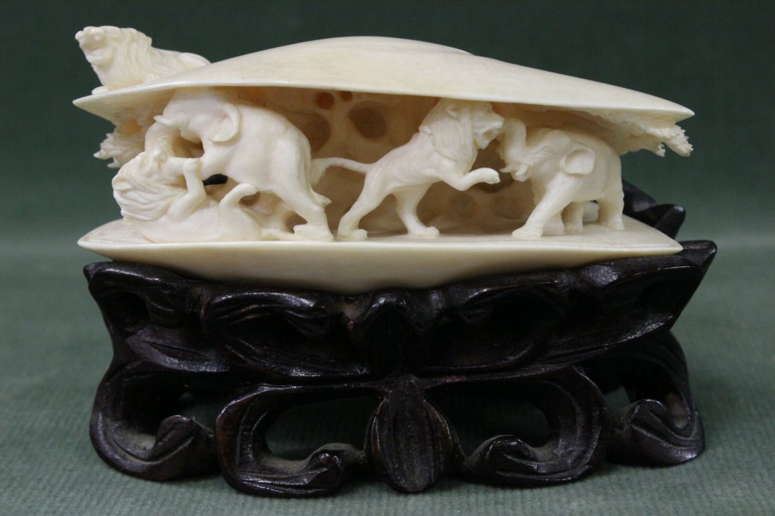 Chinese ivory carved shell with animal inside: Chinese ivory carved shell with animal inside, 2.85"L