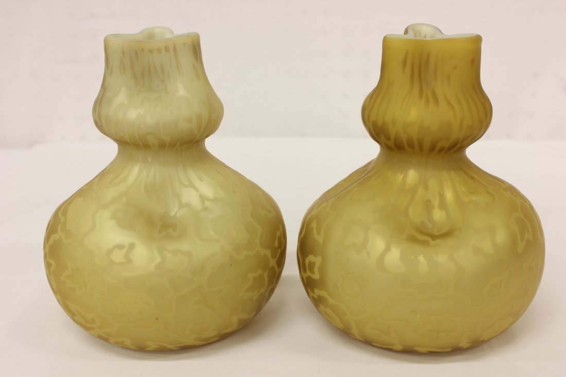 Pair English cased art glass vase: Pair English cased art glass vase (7.5"Hx6"dia each), possible by Stevens and Williams