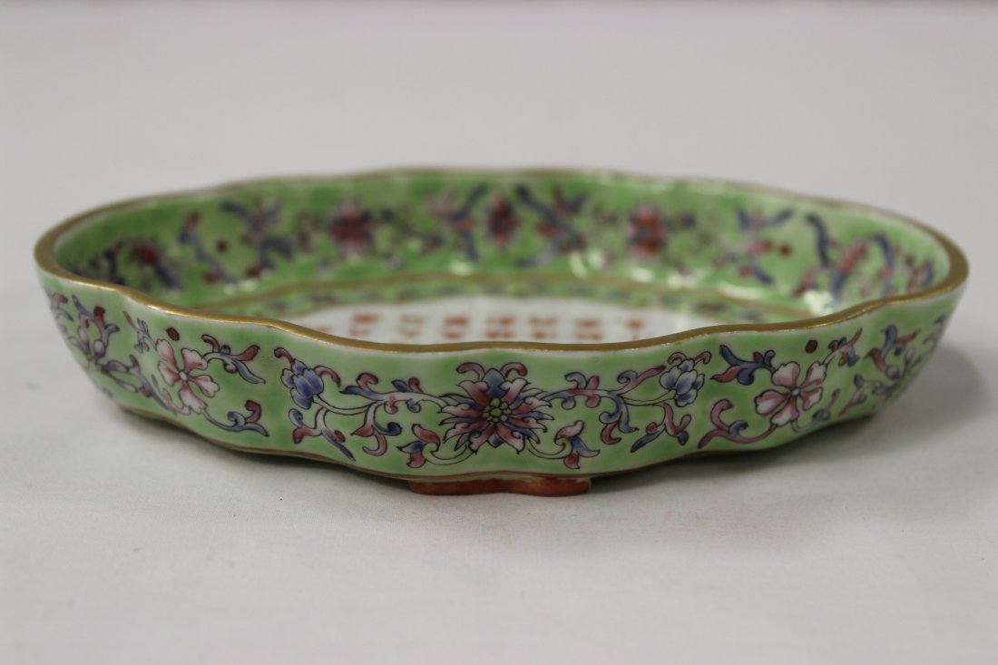 A beautiful Chinese famille rose porcelain brush wash: A beautiful Chinese famille rose porcelain brush wash painted with calligraphy, 1"Hx6"x4.55"
