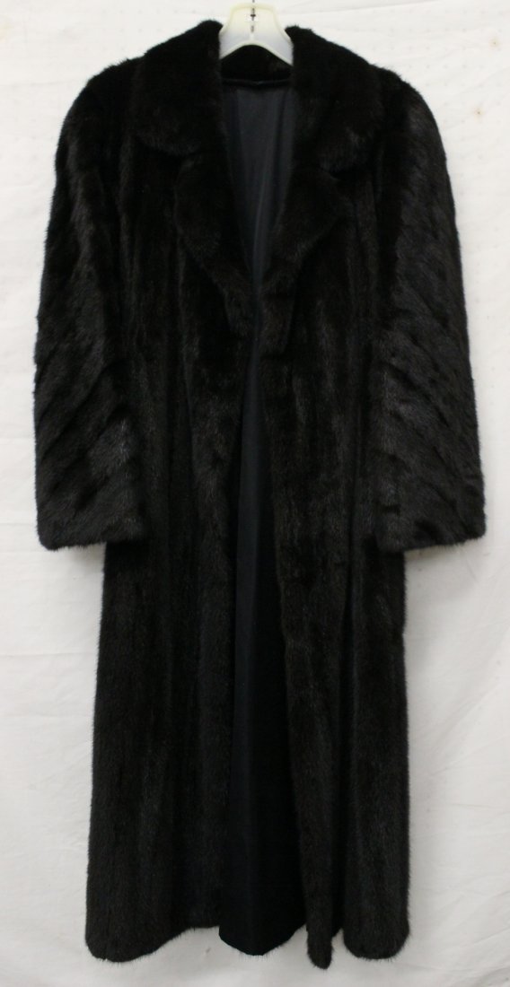 A rare full length ranch mink coat: A rare full length ranch mink coat retailed by Oscar De La Renta, 49"Lx17.5"(shoulder)x25"(sleeve)