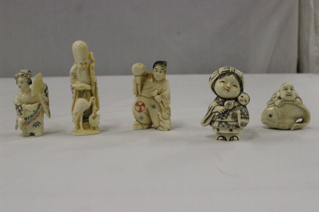 5 ivory carved netsuke: 5 ivory carved netsuke, 1.5"H, 1.7"H, 1.9"H, 2"H, 2.1"H