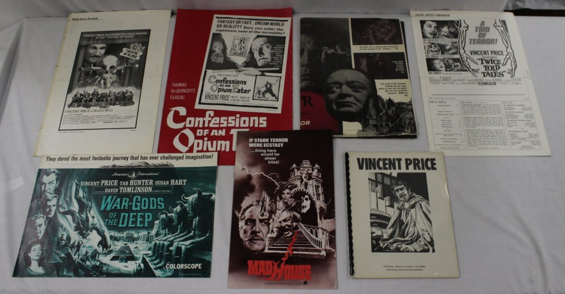 6 vintage Vincent Price press books & a pictorial book: 6 vintage Vincent Price press books including a rare large book (14"x8.5" - 21"x13.7"), and a pictorial book (11"x8.5") tribute to Vincent Price by Gary J. Levinson
