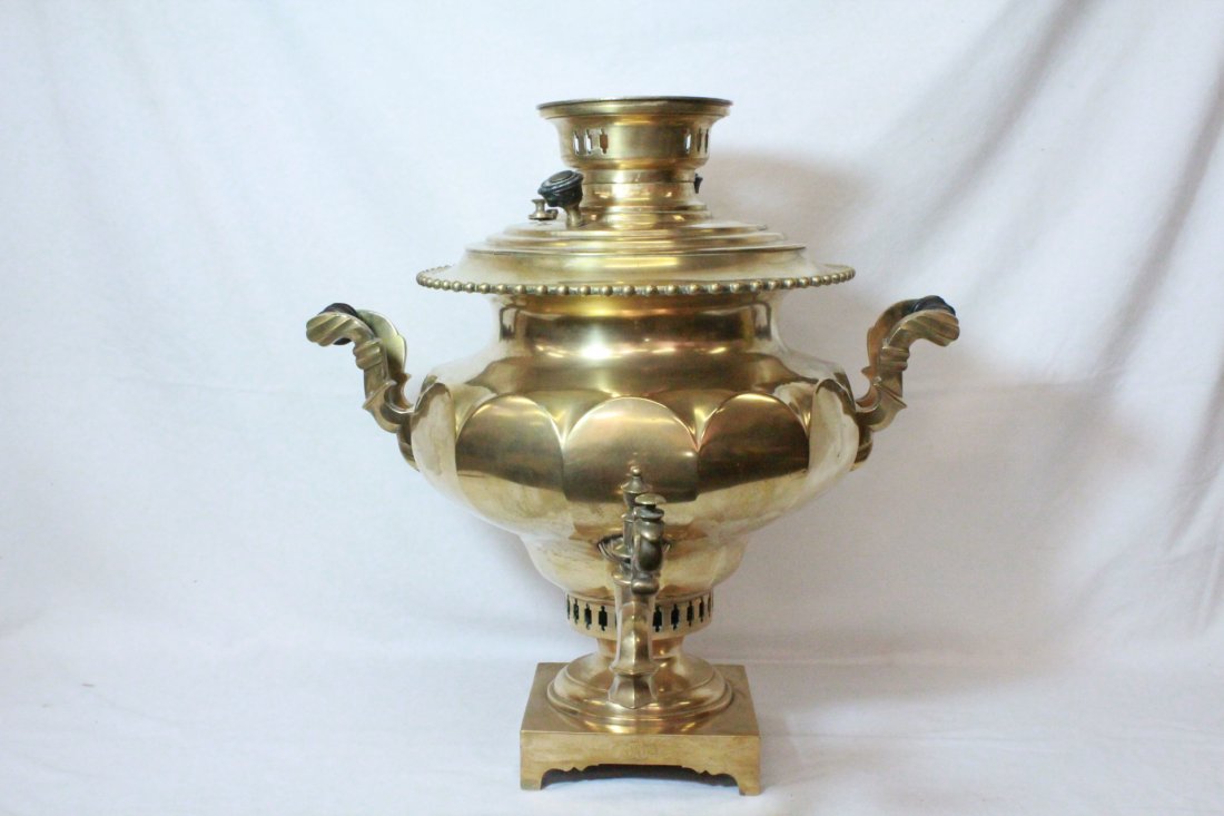 A fine Russian antique samovar: A fine Russian antique samovar, 18"Hx17.2"x15.6"