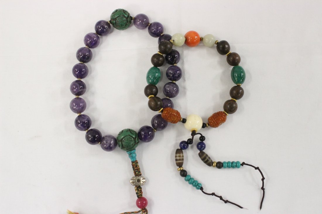 2 bracelets: An amethyst bead (0.65"dia (18)) bracelet, and a coral (0.7"dia), jadeite (0.8"Lx0.6"dia (2), 0.55"dia (2)) and agate bead (0.8"Lx0.55"dia (2)) bracelet