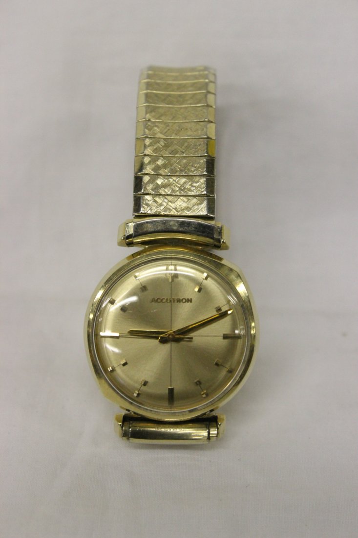 vintage 14K Y/G Bulova Accutron wrist watch: A fine vintage 14K Y/G Bulova Accutron man's wrist watch