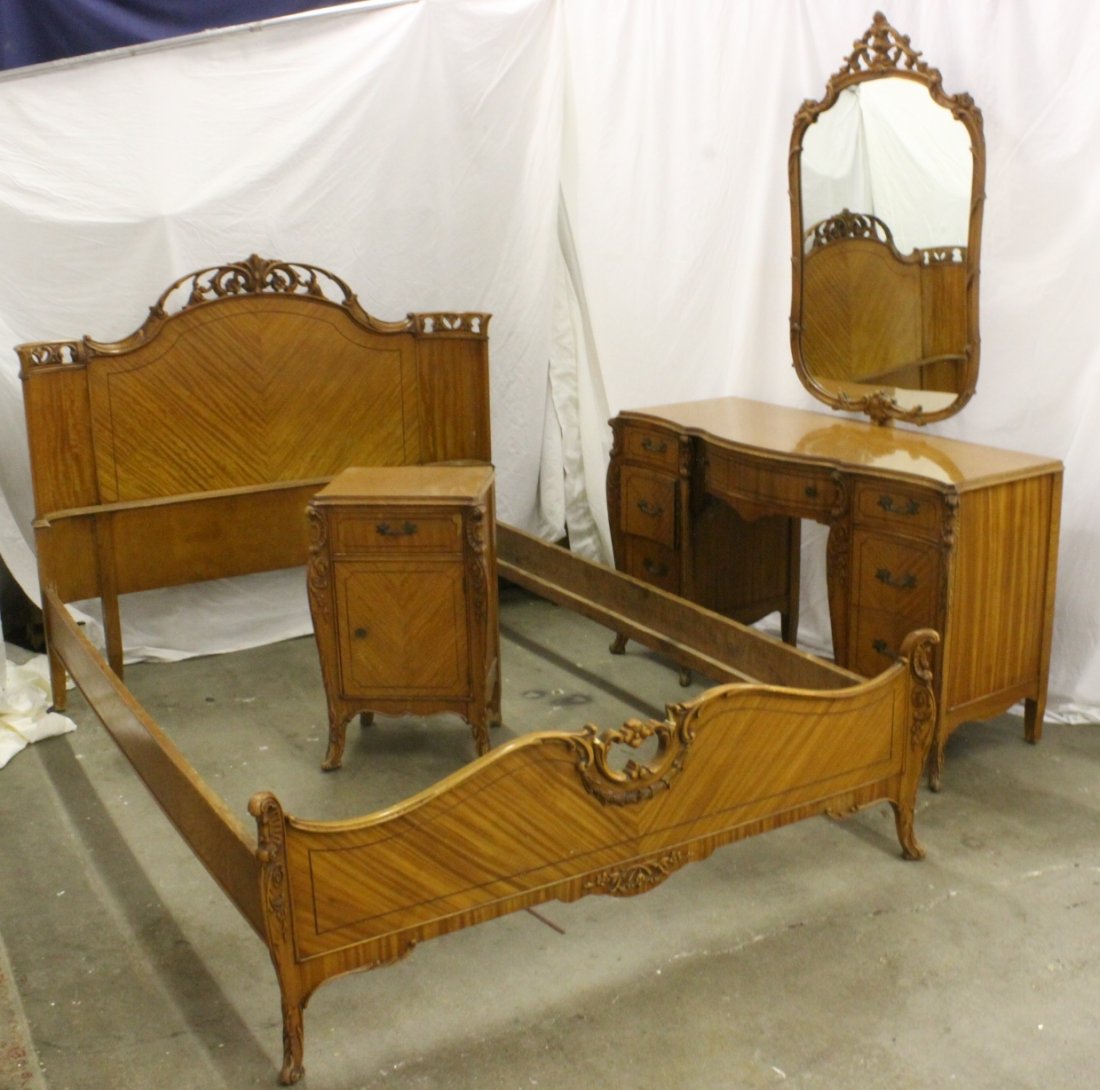 3pc art deco mixed wood bedroom set: 3pc art deco mixed wood bedroom set; including bed (49.5"Hx57"x86.5"), dresser (30.3"Hx53"x20") with mirror (44"x27.8"), and single night stand (28.5"Hx17.9"x14")