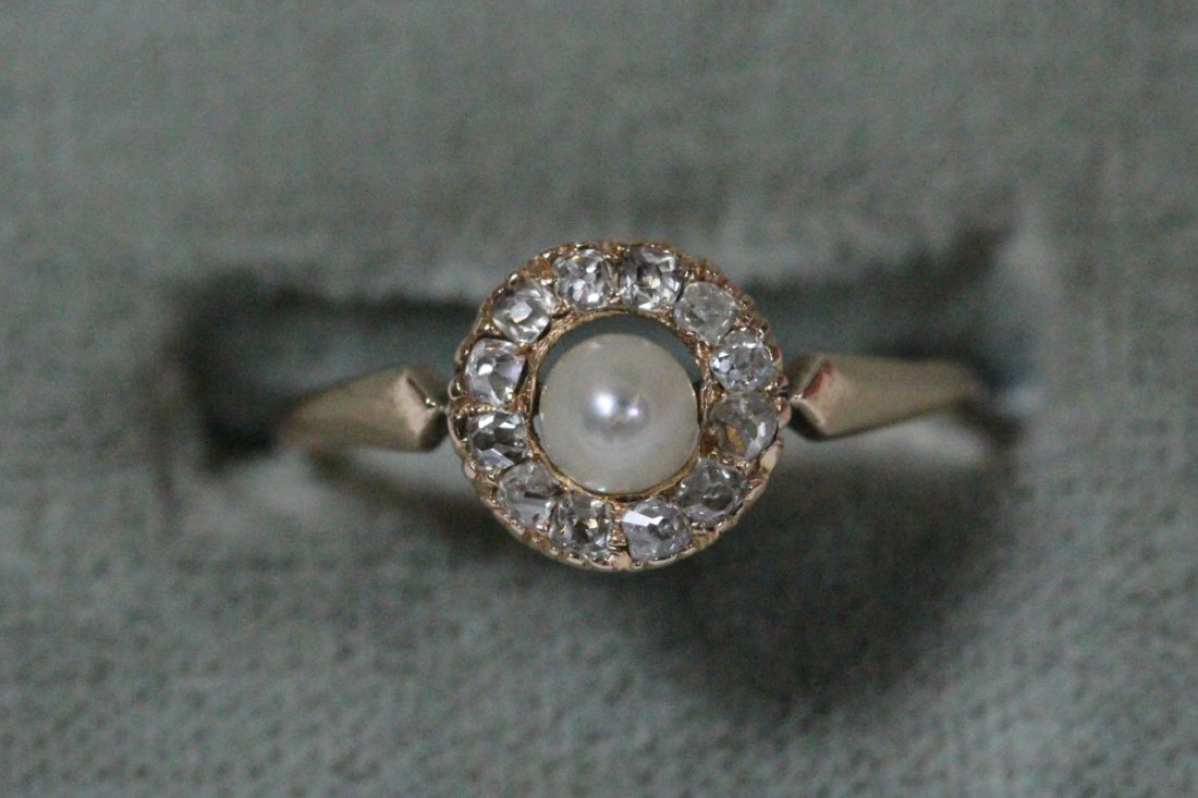 Victorian 18K Y/G pearl diamond ring: Victorian 18K Y/G ring, center a small pearl (possible natural), surrounded by old cut diamonds, tdw approx. 0.25ct, size 5