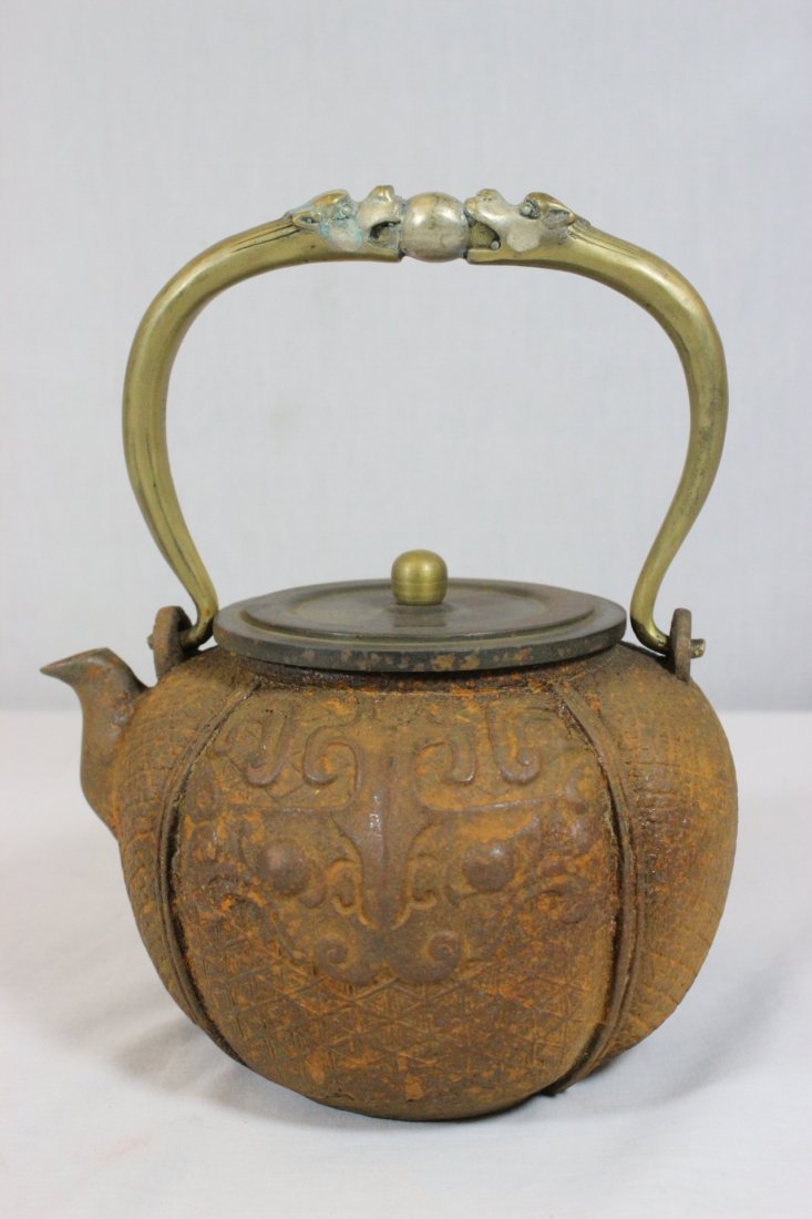 Chinese cast iron teapot: Chinese cast iron teapot, 8.3"Hx7"x5.8"