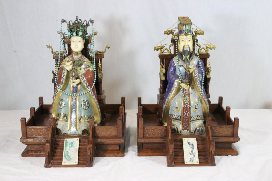 Pr Chinese vintage cloisonné figures w/ ivory: Pair beautiful Chinese vintage cloisonné emperor (12.75"H) and empress (13"H) seating on rosewood throne chair (12"Hx6.3"x3.4") and on rosewood platform (4.5"Hx11.5"x11.4"), the head and hands are ca