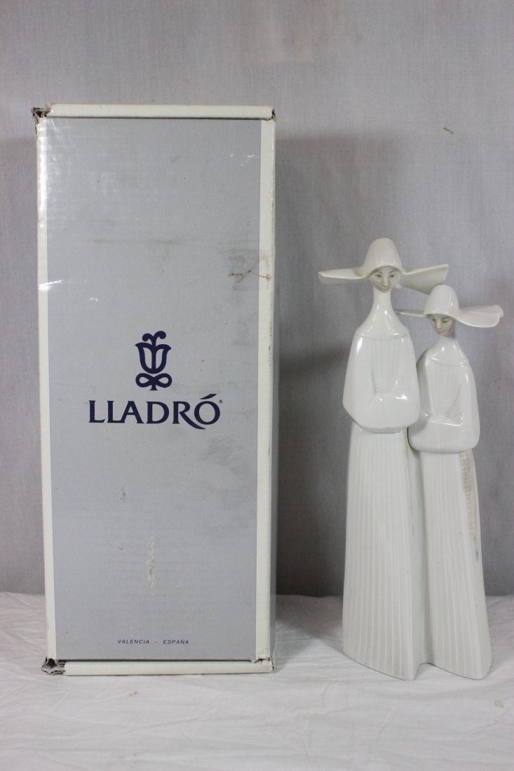 Lladro figurine "2 nuns" with original box: Lladro figurine "2 nuns" (13"H) with original box (repair)
