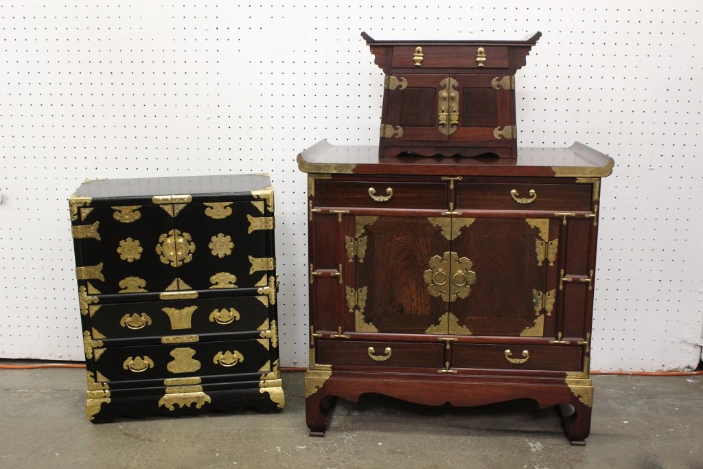 A Korean storage chest & 2 Korean miniature chests: A Korean storage chest (23"Hx23.2"x15.1") and 2 Korean miniature chests (9.7"Hx13.8"x7.55", 19.5"Hx16.5"x8.1")
