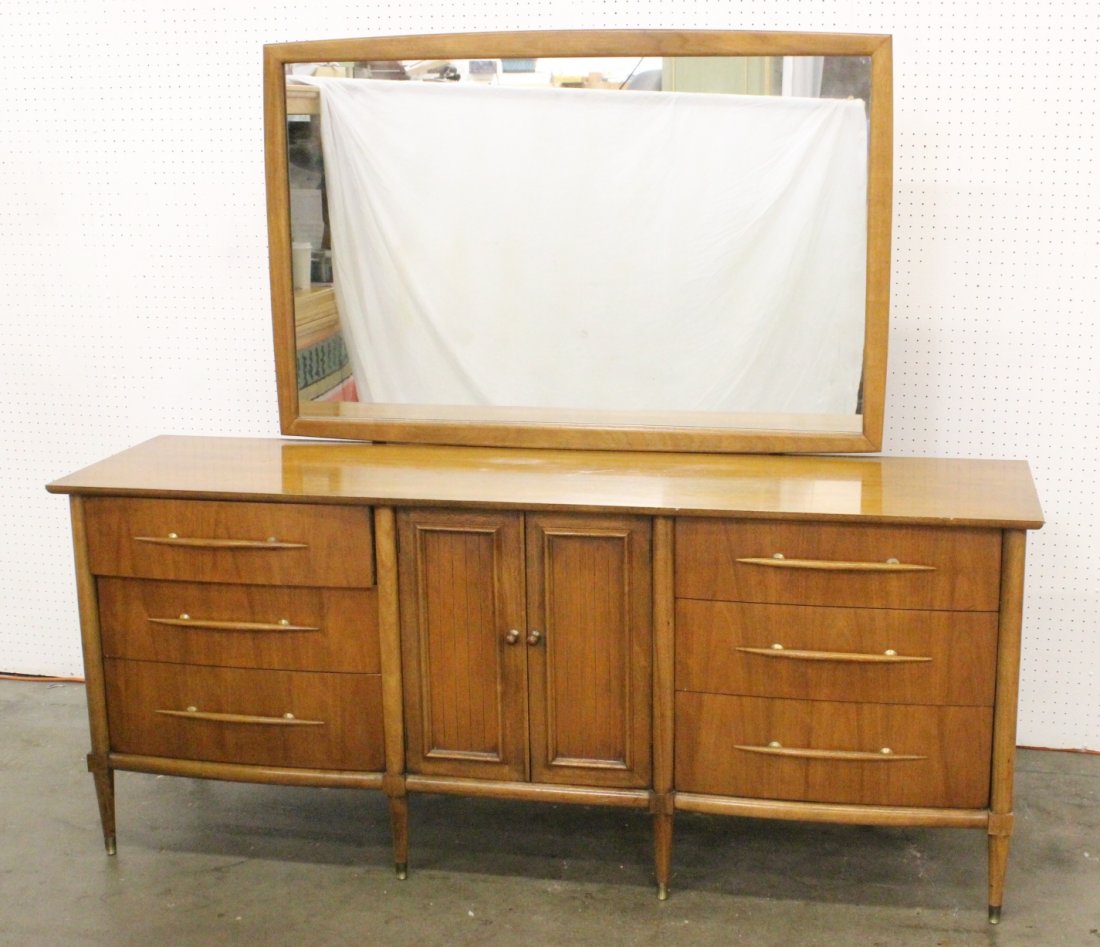 50's walnut dresser with mirror by Baker: 50's walnut dresser with mirror by Baker, 63"Hx74"x19.5"