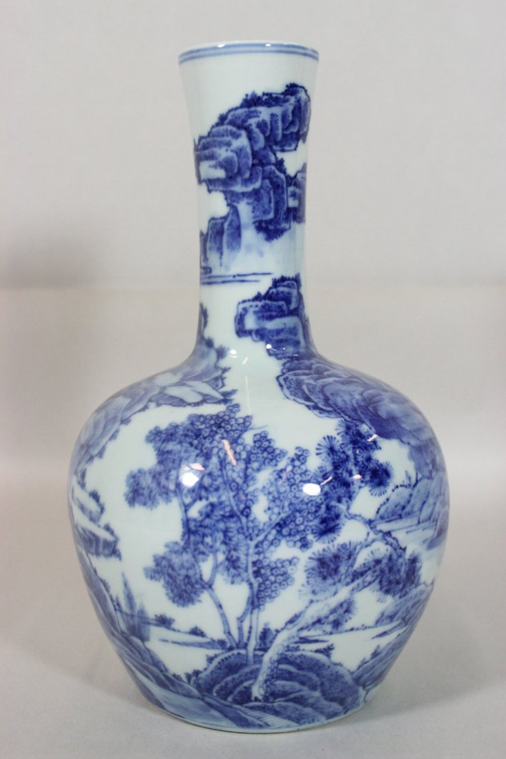 Chinese antique b&w vase, Kongxi mark: A fine Chinese antique blue and white porcelain vase (8.7"Hx4.5"dia), beautifully painted with mountain landscape, Kongxi mark
