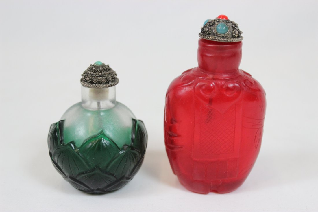 2 Chinese Peking glass snuff bottles (1 of 10)