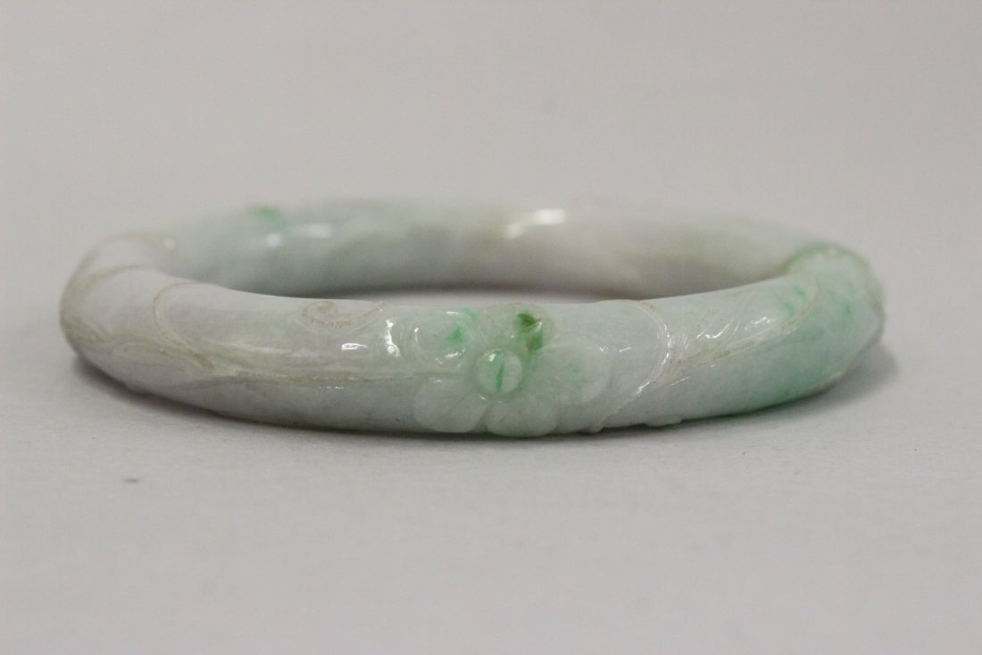 Chinese jadeite bangle bracelet (1 of 10)