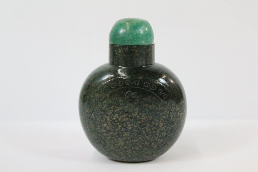 Chinese antique large jade snuff bottle (1 of 10)