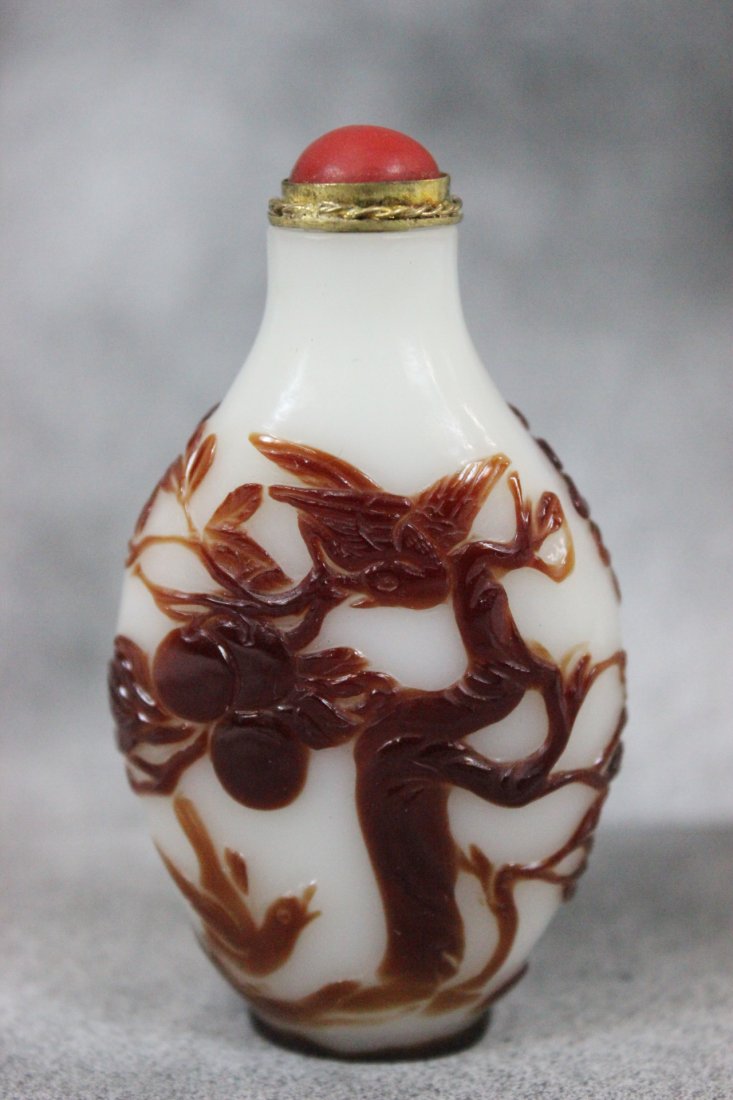 Chinese vintage milk color Peking glass snuff bottle (1 of 9)